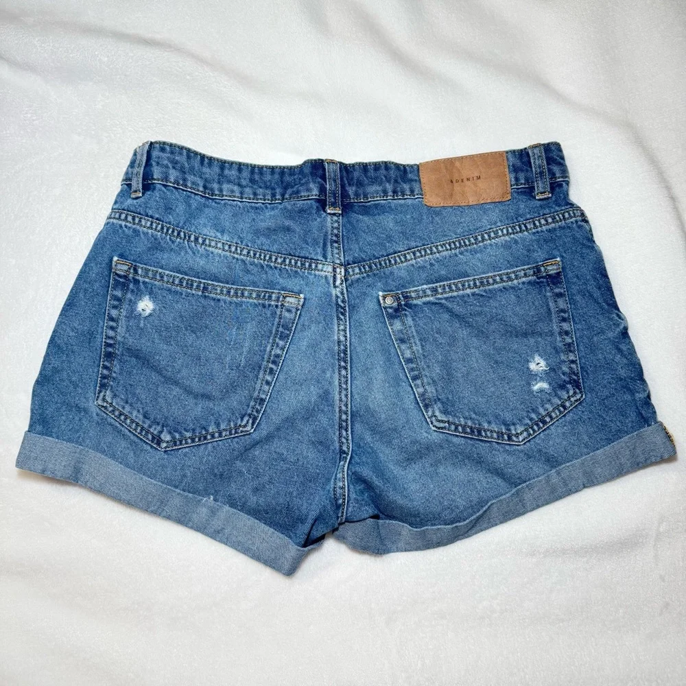 H&M &Denim Light Wash Blue Denim Women's Shorts - Size: 6
